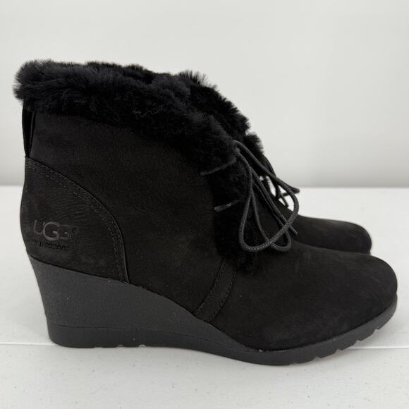 NEW UGG Women's Jeovana Black Wedge Heel Ankle Boot Booties Size 7.5 - Picture 1 of 10